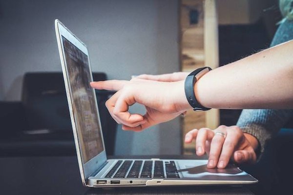 Comment traiter et archiver les documents et les données du service Administration ?